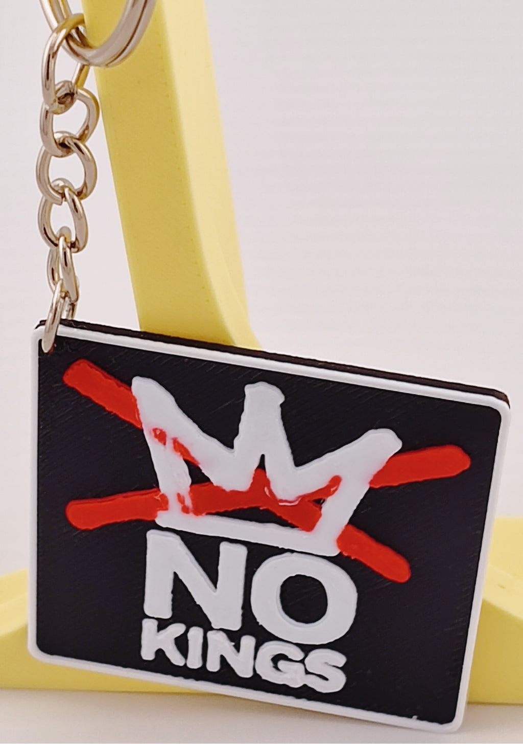 🔥 NO KINGS Keychain – Democracy, But Make It Loud