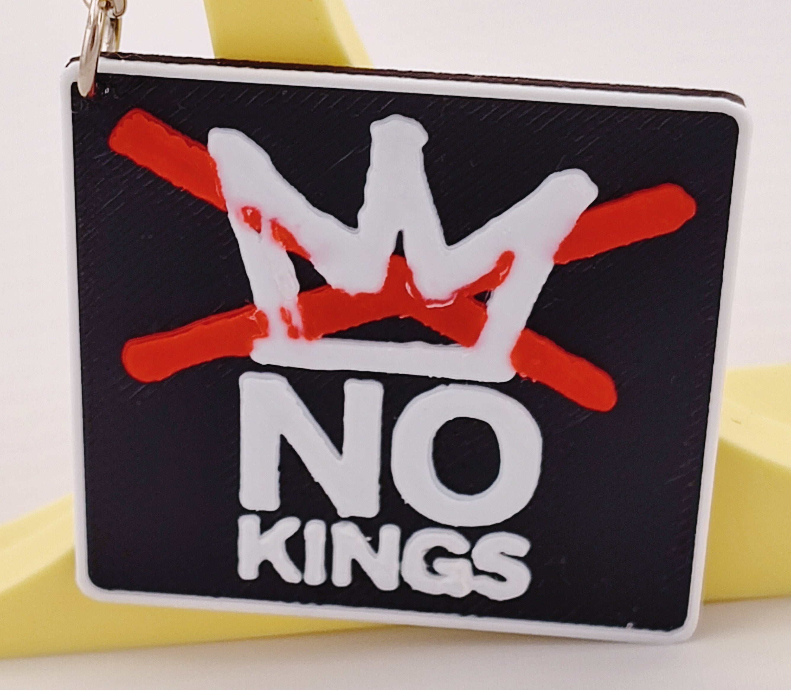 🔥 NO KINGS Keychain – Democracy, But Make It Loud