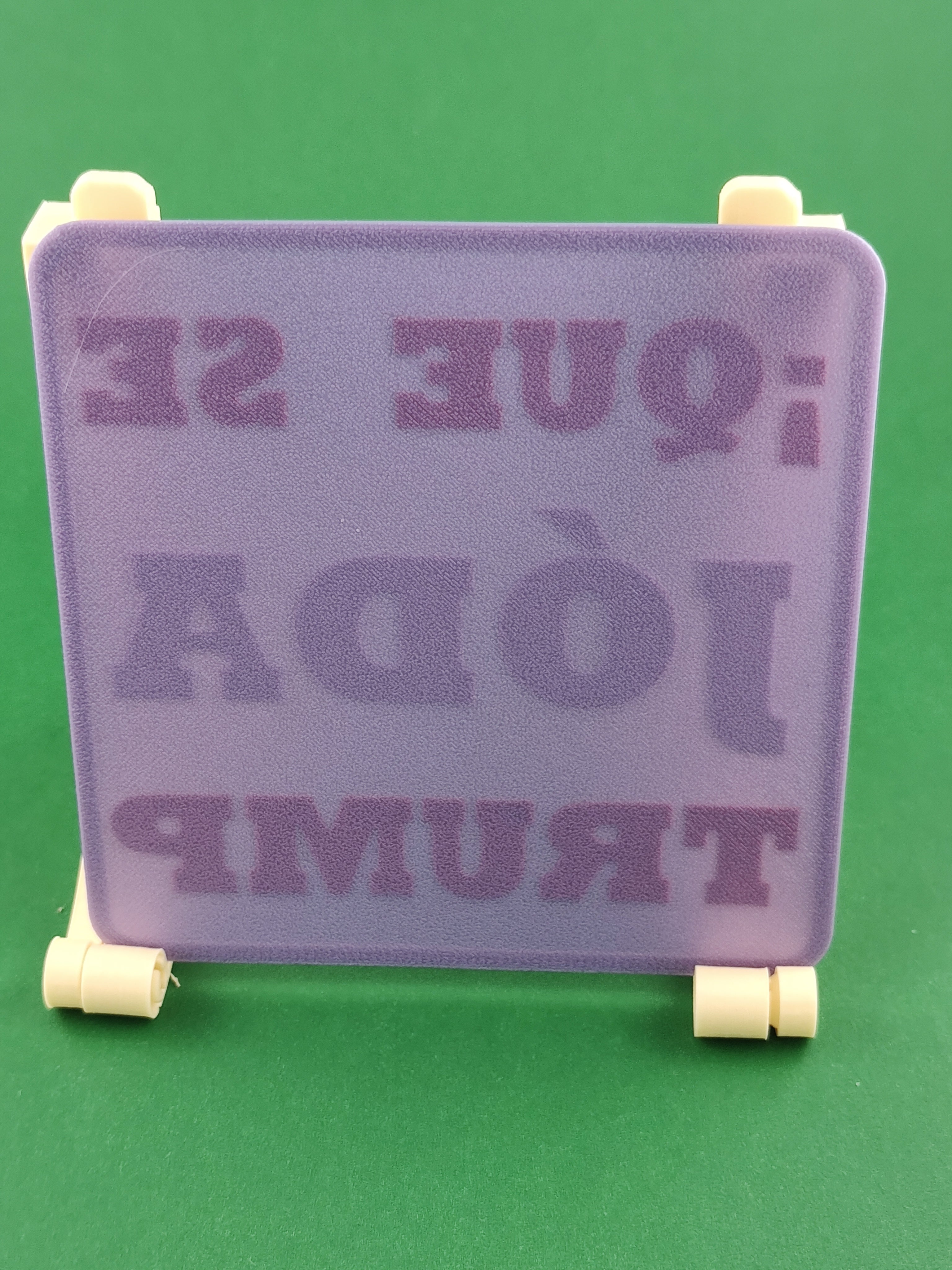 🇺🇸 🔥 “QUE SE JÓDA TRUMP” Sign & Coaster – Snark Edition 🔥